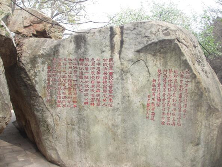 連云港凰窩旅游景區(qū)附近有住宿和用餐的地方嗎？